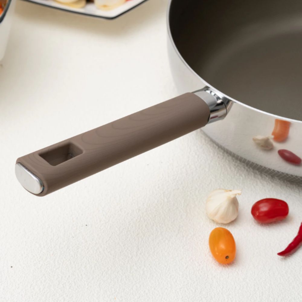 Chảo Inox 304 liền khối phủ Titanium Kalpen Shield TS28 28cm 7 Tay cầm giảm nóng khi thao tác.