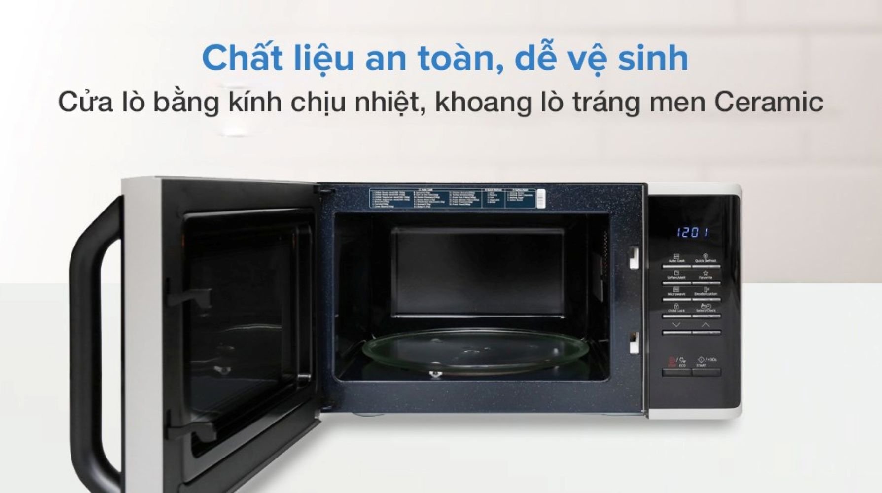 Bên trong lò được phủ men Ceramic với bề mặt sáng bóng, hạn chế trầy xước