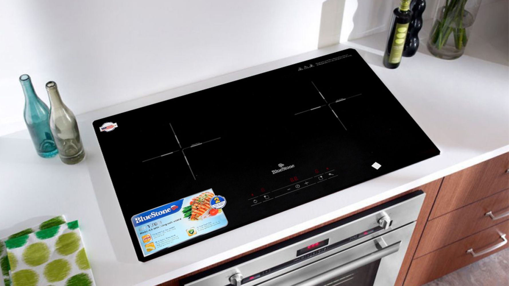Bếp từ đôi âm BlueStone ICB-6818 4000W được thiết kế tông đen hiện đại