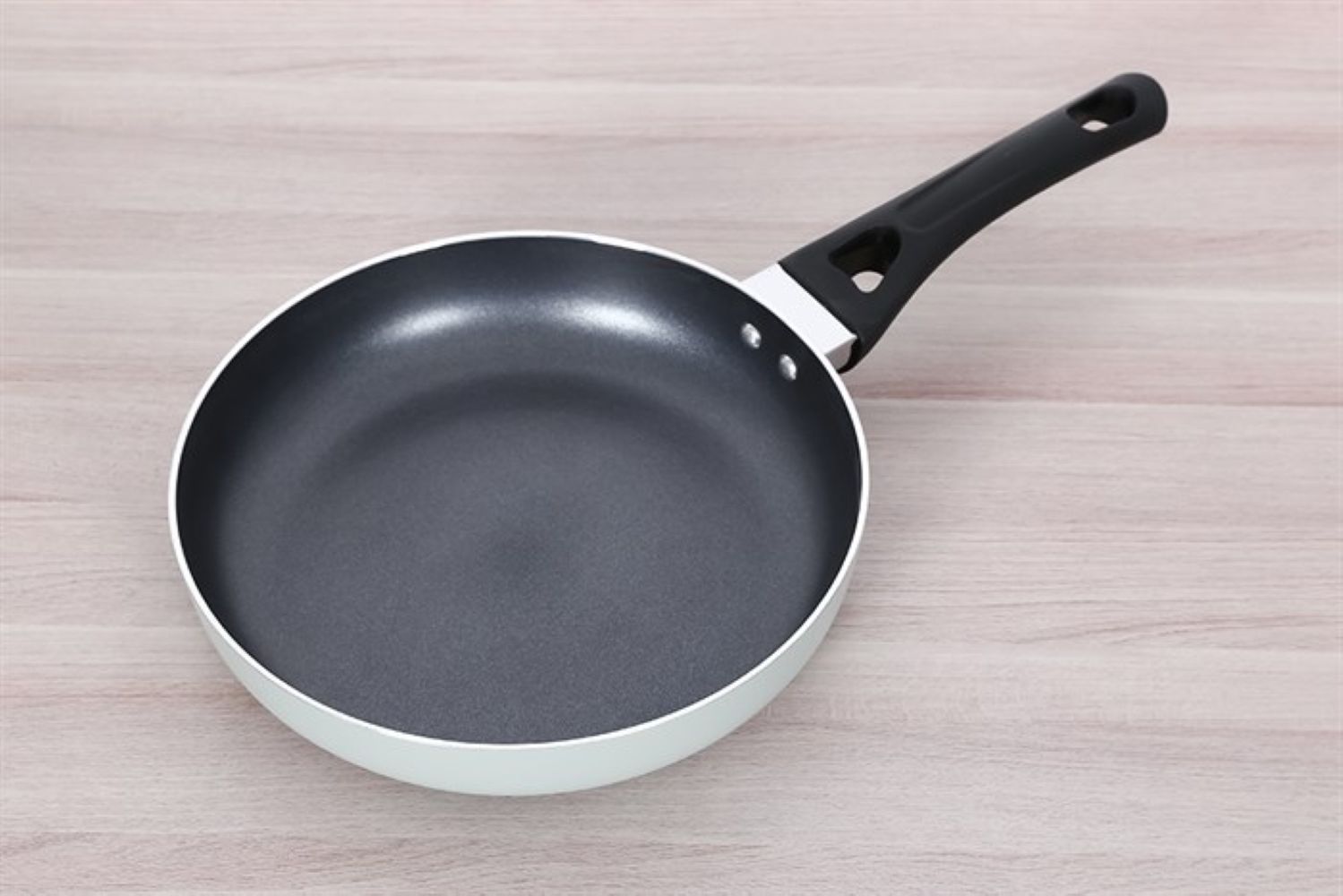 Chảo nhôm chống dính đáy từ 24 cm Elmich Smartcook SM5706MN