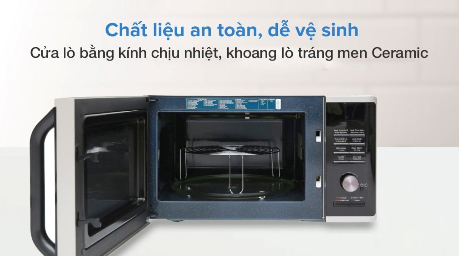 Khoang lò được tráng men gốm sứ Ceramic sang trọng, bền tốt, dễ làm sạch