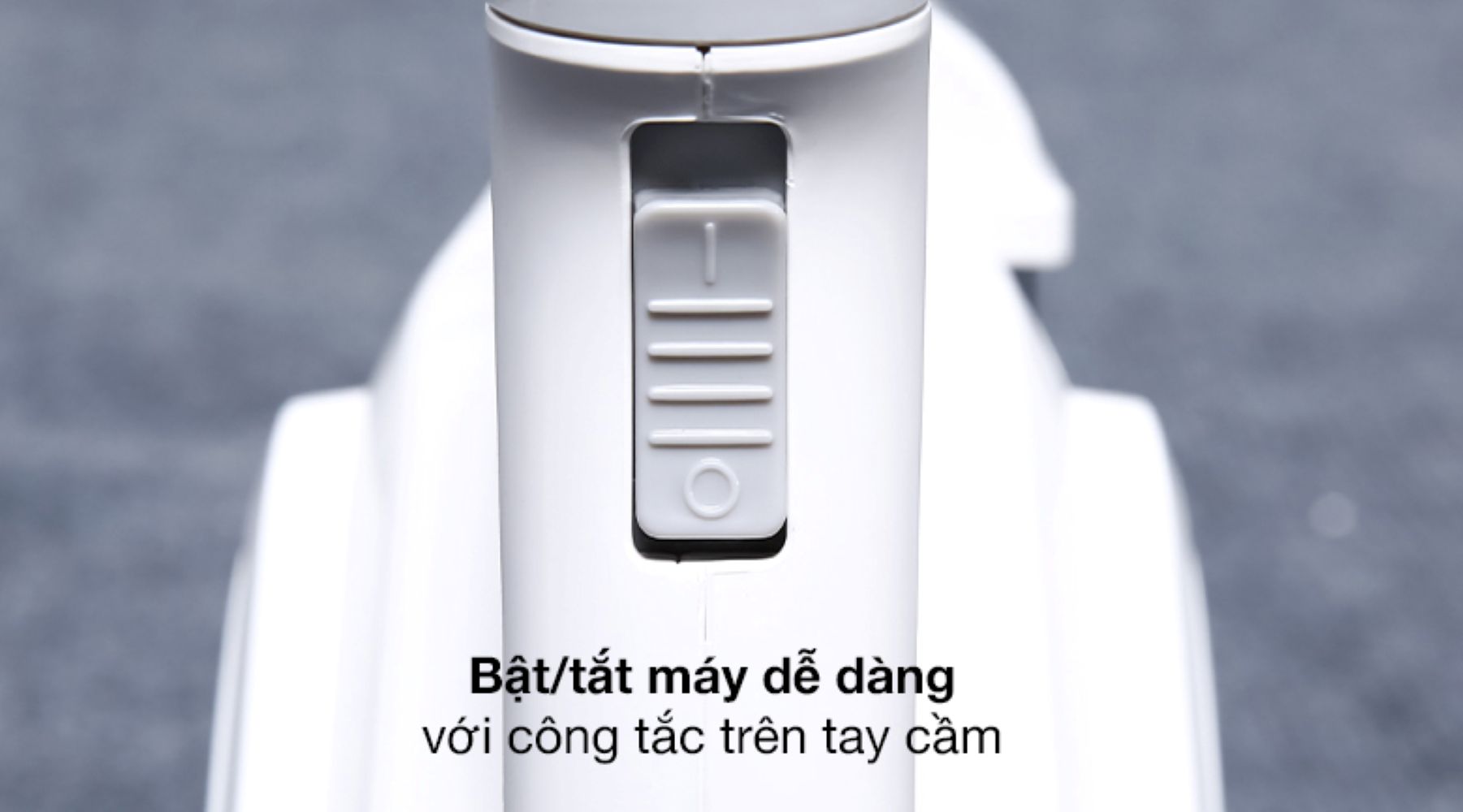 Khởi động và tắt máy dễ dàng với công tắc trên tay cầm