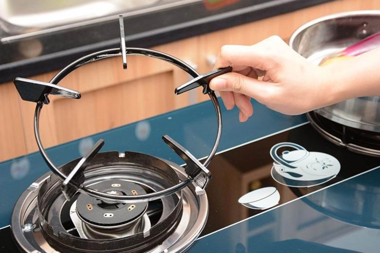 Kiềng 5 chân vững chắc, chịu được áp lực của dụng cụ nấu lớn