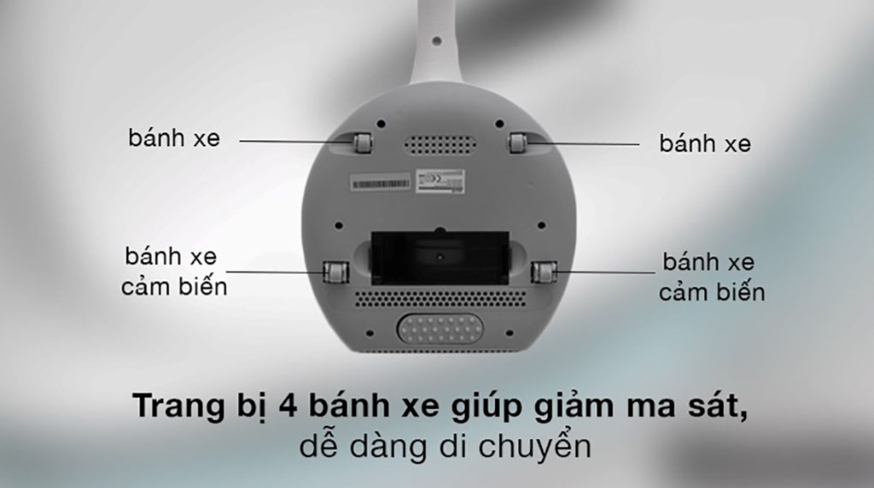 Máy được trang bị 4 bánh xe ở mặt dưới, gồm 2 bánh xe thường và 2 bánh xe cảm biến