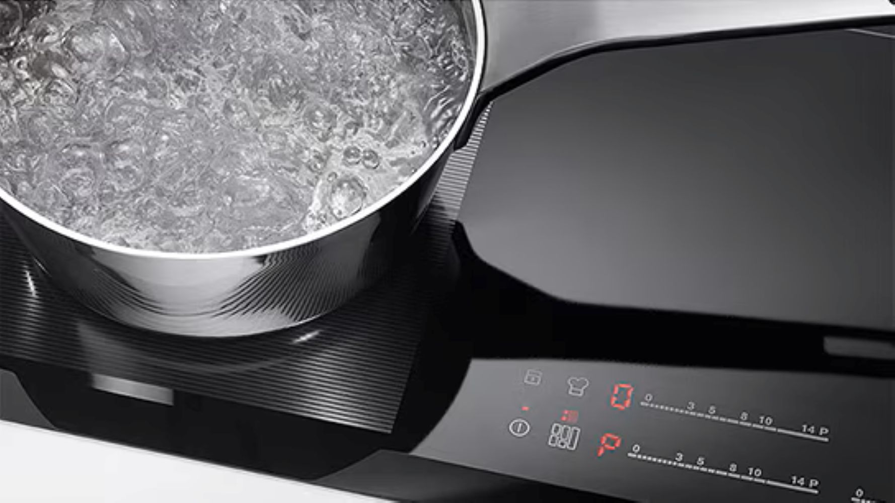 Sở hữu công suất 2100W giúp rút ngắn thời gian làm nóng