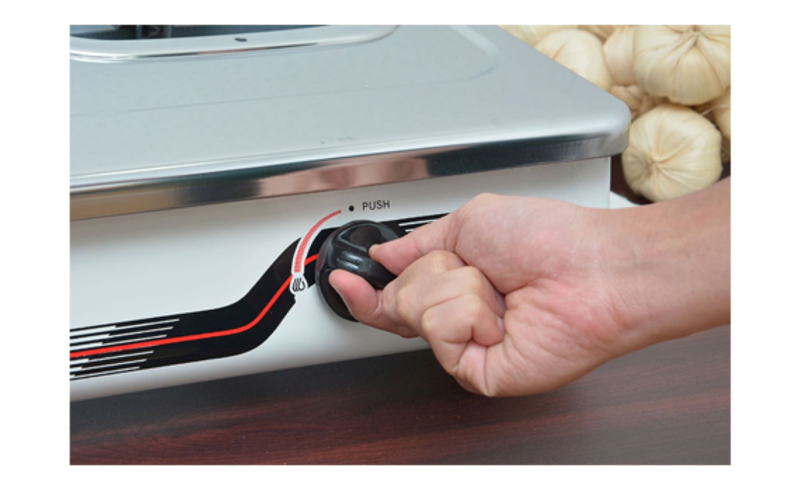 Sử dụng 2 núm vặn tiện dụng cùng với hệ thống đánh lửa cơ học Magneto 