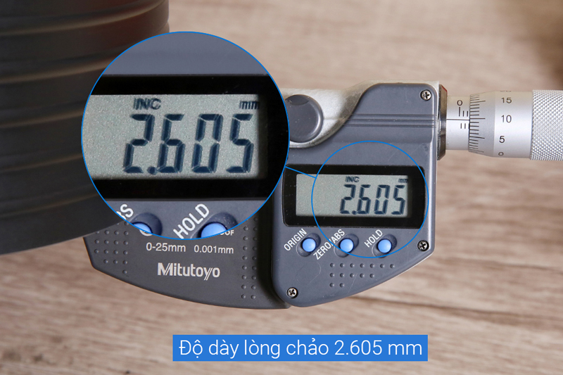 Chất liệu nhôm dày 2,605 mm, chống móp méo, giữ nhiệt lâu
