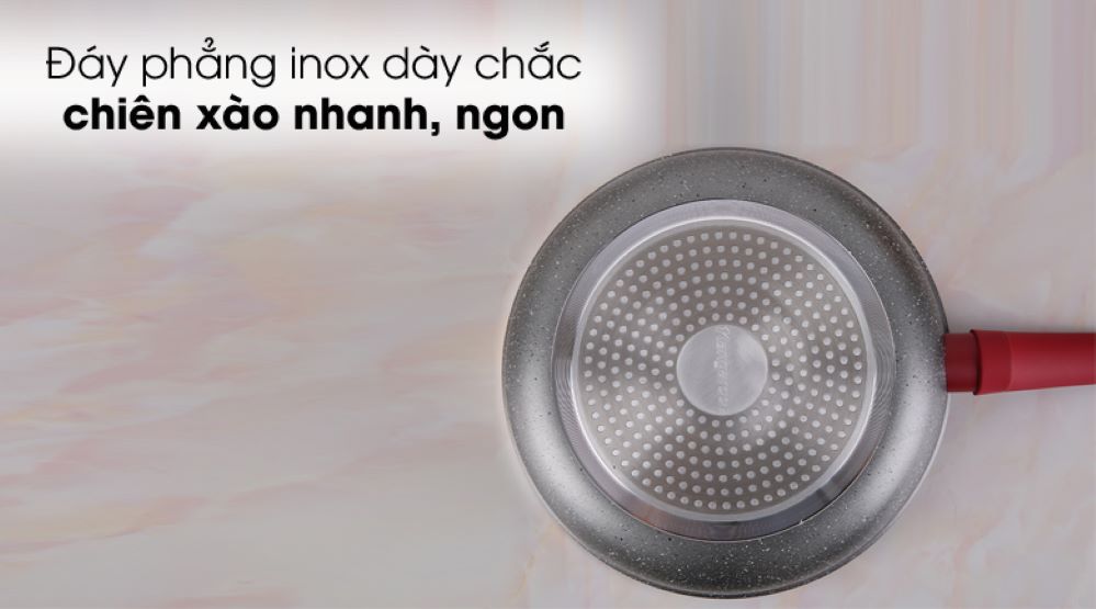 Đáy Inox 430 phẳng, tỏa nhiệt đều giúp thức ăn chín nhanh