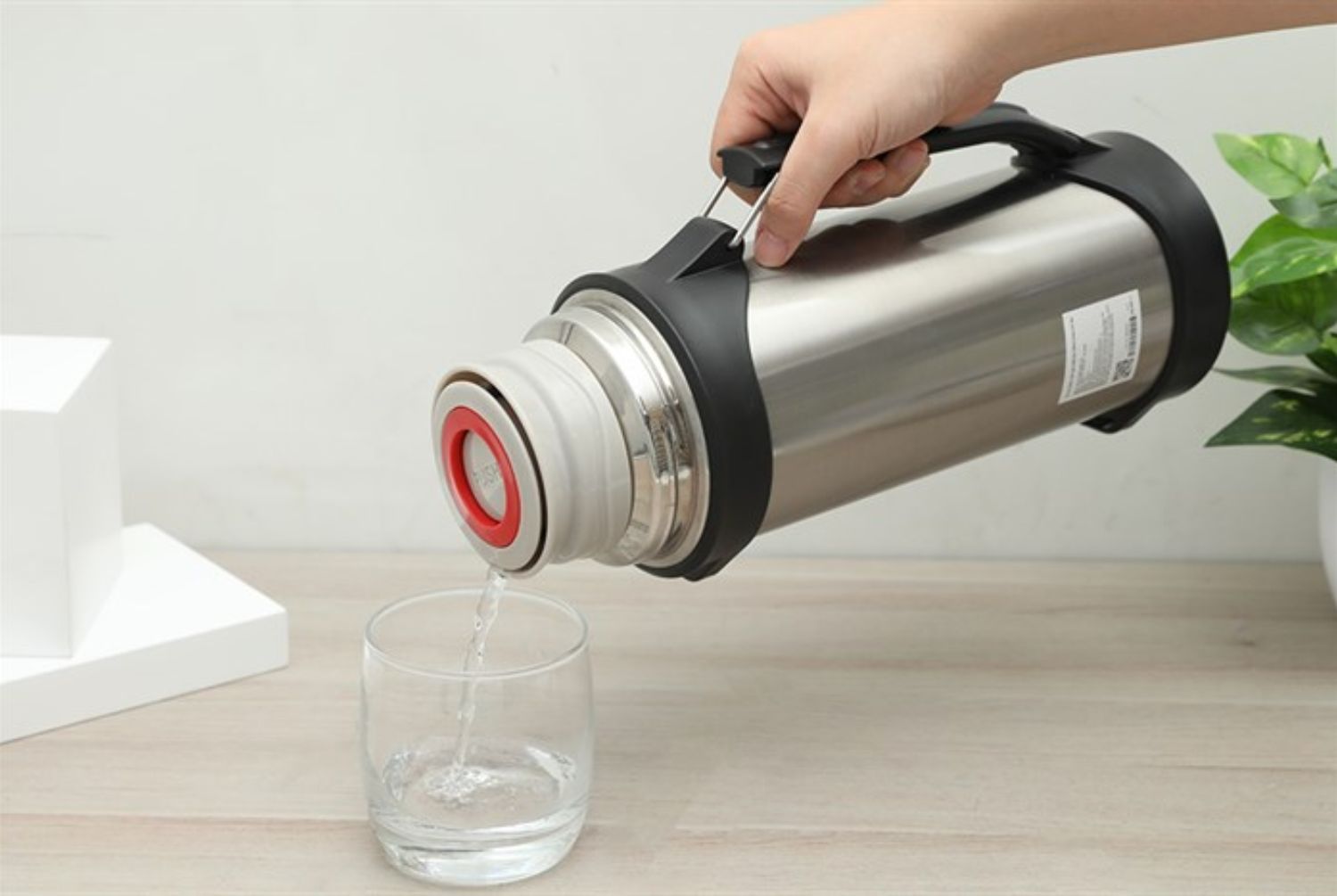 Giữ nóng 10-12 giờ, giữ lạnh 22-24 giờ.