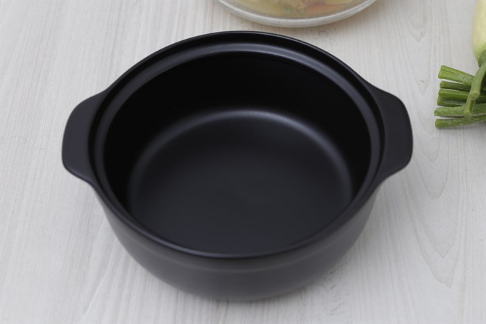 Nồi được làm từ chất liệu gốm sứ an toàn và dễ lau chùi